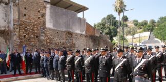 Nella mattinata odierna, in Barcellona Pozzo di Gotto, alla presenza del Vice Prefetto Vicario Patrizia Adorno, del Comandante Provinciale dei Carabinieri di Messina Colonnello Marco Carletti, del Sindaco di Barcellona Pozzo di Gotto Avv. Giuseppe Calabrò e delle massime autorità civili e religiose, si è svolta la cerimonia per l’intitolazione di una via, trasversale alla via Immacolata, alla memoria del Carabiniere Medaglia d’Argento al Valor Civile “alla memoria” Pantaleo Mario La Spada