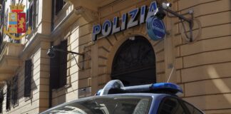 Gli agenti della Polizia di Stato del commissariato Prati, a seguito di approfondite indagini, coordinate dai magistrati della Procura della Repubblica di Roma, hanno proceduto all’esecuzione di un’ordinanza di applicazione della misura cautelare dell’obbligo di dimora, con annesso il divieto di allontanamento dalle rispettive abitazioni in orario serale e notturno, emessa dal Giudice per le Indagini Preliminari presso il Tribunale di sede