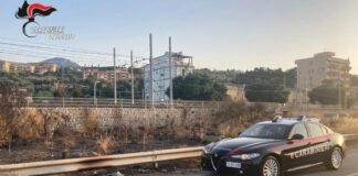 I carabinieri della sezione radiomobile del reparto territoriale di Termini Imerese hanno fermato e arrestato, per avere tentato dolosamente di provocare due incendi in contrada Chiarera, un quarantenne di Cerda