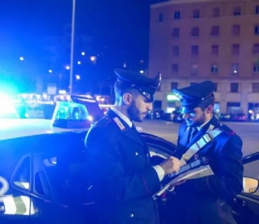 I Carabinieri della Compagnia di Roma Parioli hanno notificato 3 determinazioni dirigenziali, a firma del Direttore del II Municipio di Roma Capitale, che dispone la sospensione dell’esercizio dell’attività, per la durata di quindici giorni, ai rappresentanti legali di altrettanti locali, ai sensi dell’art. 33 comma 4 del Regolamento di Polizia Urbana