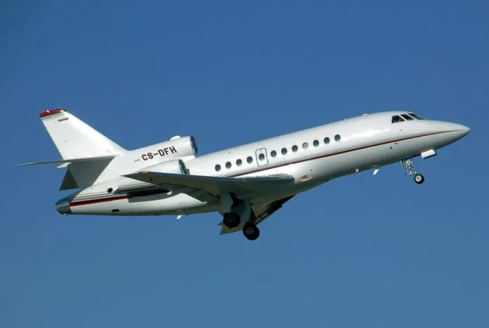 Aereo Falcon 900