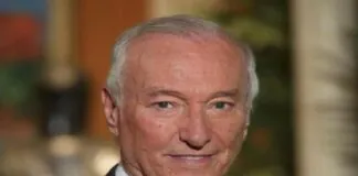 Orfani di una delle figure più importanti della divulgazione scientifica del secolo scorso e di questo ci chiediamo tutti quale sia la malattia che, in concausa con età e condizioni generali, ci ha portato via Piero Angela