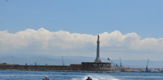 Soccorse sabato scorso sei persone a bordo di un gommone alla deriva nello Stretto di Messina a causa di un’avaria al motore