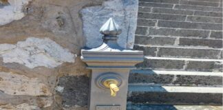 E’ stata rubata nei giorni scorsi la fontanella in ghisa che AMAM aveva installato a Piazza Basicò, ai piedi della scalinata di Montalto