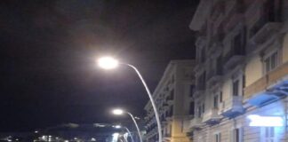 Pirata della strada impenna a tutta velocità a via Caracciolo altezza pontili Snav e investe una ragazza (Elvira Zriba 34 anni) che inizialmente in gravissime condizioni veniva trasportata al Cardarelli ed in seguito li è deceduta…, tre persone coinvolte… Francesco Emilio Borrelli (Europa Verde – Napoli): “Quella zona è pericolosissima”