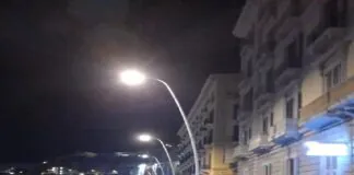 Pirata della strada impenna a tutta velocità a via Caracciolo altezza pontili Snav e investe una ragazza (Elvira Zriba 34 anni) che inizialmente in gravissime condizioni veniva trasportata al Cardarelli ed in seguito li è deceduta…, tre persone coinvolte… Francesco Emilio Borrelli (Europa Verde – Napoli): “Quella zona è pericolosissima”