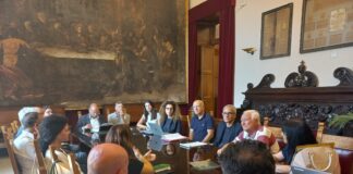Presenti il Vicesindaco e Assessore allo Spettacolo e Grandi Eventi Francesco Gallo e gli Assessori alla Cultura Enzo Caruso, ai Fondi Extra Bilancio Carlotta Previti e alle Politiche Giovanili Liana Cannata, si è svolto oggi a Palazzo Zanca un incontro per il coordinamento di un calendario di manifestazioni proposte e selezionate nell’ambito del Bando Ministeriale relativo ai Contributi per progetti di attività a carattere professionale nel campo dello spettacolo dal vivo nelle aree cittadine periferiche