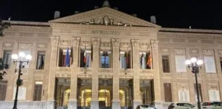 In occasione delle Elezioni Politiche e Regionali di domenica 25 settembre 2022, il Servizio Elettorale sarà aperto fino a venerdì 26 agosto, anche nei giorni e negli orari sotto indicati, per garantire il rilascio dei certificati di iscrizione nelle liste elettorali, nonché gli altri adempimenti inerenti la presentazione delle candidature