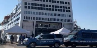 Gli agenti della Squadra Mobile e la Guardia di Finanza di Siracusa hanno arrestato 2 scafisti: sono turchi, rispettivamente di 37 e di 35 anni