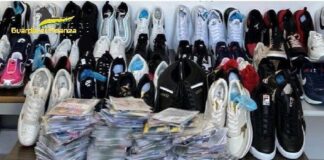 I finanzieri del Comando Provinciale di Siracusa nel quadro di una azione tesa alla prevenzione ed alla repressione dei traffici illeciti in materia di contraffazione marchi e lotta all’abusivismo commerciale hanno agito per debellare gli accennati fenomeni illegali