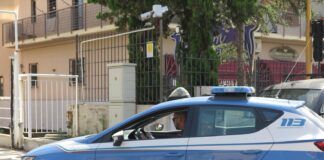 Nella serata di ieri, agenti della Squadra Mobile, insieme ai militari della sezione navale della Guardia di Finanza, hanno sottoposto a fermo di indiziato di delitto tre cittadini turchi, rispettivamente di 23, 33 e 19 anni, accusati del reato di favoreggiamento dell’immigrazione clandestina