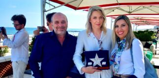 “Festival del cinema di Venezia Premio -Peppa la cannoniera- del Festival del cinema italiano istituito dal sottoscritto come omaggio alla nostra eroina del risorgimento con i natali a Barcellona Pozzo di Gotto consegnato alla regista Samantha Casella per il Film Santa Guerra”