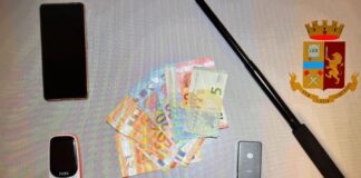 Lo scorso 7 settembre all’esito di un mirato servizio di prevenzione e controllo del territorio, finalizzato ad infrenare il fenomeno dello spaccio di sostanze stupefacenti fra i giovani e la commissione di reati in genere, il personale del Commissariato di Pubblica Sicurezza di Vittoria ha deferito in stato di libertà ai componenti dell’Autorità Giudiziaria un soggetto del luogo