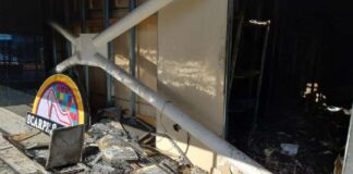 Da questa mattina diverse squadre dei Vigili del fuoco di Messina sono state impegnate per combattere un vasto incendio (di cui al momento non si conoscono le cause, si presume un cortocircuito nella zona server del negozio), scoppiato dentro il negozio Scarpe&Scarpe sito all’interno nel centro commerciale Today di Pistunina