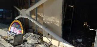Da questa mattina diverse squadre dei Vigili del fuoco di Messina sono state impegnate per combattere un vasto incendio (di cui al momento non si conoscono le cause, si presume un cortocircuito nella zona server del negozio), scoppiato dentro il negozio Scarpe&Scarpe sito all’interno nel centro commerciale Today di Pistunina