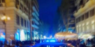 Ieri, nell’ambito dei servizi predisposti dalla #Questura di #Napoli nelle aree della “movida”, gli agenti dei #Commissariati #San #Ferdinando, #Montecalvario, #Decumani e #Vomero, i #finanzieri del #Comando #Provinciale di #Napoli e personale del servizio autonomo della #Polizia #Locale del #Comune di #Napoli, con il supporto del #Reparto #Mobile di #Napoli, hanno effettuato controlli a Chiaia, ai Quartieri Spagnoli, in centro storico, a borgo Orefici e al #Vomero