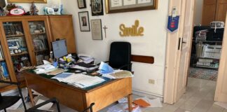 È stato aggredito nei giorni scorsi, all’interno della casa comunale di Santa Marina Salina, il sindaco Domenico Arabia