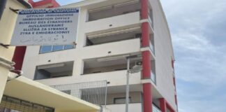 Ieri, gli operatori della Squadra Mobile della Questura di Crotone hanno dato esecuzione ad un ordine di carcerazione emesso nel maggio 2022 dai magistrati della Procura della Repubblica presso il locale Tribunale, a carico di un quarantaduenne straniero, originario del Marocco, dovendo espiare la pena di 1 anno e 4 mesi di reclusione