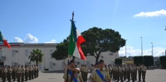 Ieri con una cerimonia presso la caserma “Crisafulli – Zuccarello” di Messina si è concluso il viaggio, che ha avuto inizio a Roma nei giorni scorsi, e che ha sancito la consegna della Bandiera di Guerra al Reparto Comando e Supporti Tattici della Brigata “Aosta”, dalla data del 04 ottobre 2022 denominato 6° Reparto Comando e Supporti Tattici “Aosta”