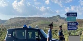 Nelle ore scorse…, i carabinieri della stazione di Mirabella Imbaccari hanno denunciato un 33enne, residente in paese, in quanto accusato dei reati di furto aggravato e ricettazione
