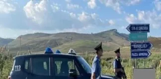 Nelle ore scorse…, i carabinieri della stazione di Mirabella Imbaccari hanno denunciato un 33enne, residente in paese, in quanto accusato dei reati di furto aggravato e ricettazione