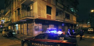 Da Via Arenaccia a Scampia col tassametro che corre: sono le 2.45 circa ma i due giovani clienti non hanno denaro e non possono pagare