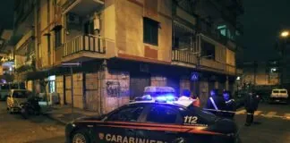 Da Via Arenaccia a Scampia col tassametro che corre: sono le 2.45 circa ma i due giovani clienti non hanno denaro e non possono pagare