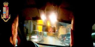 Nelle ore scorse…, due sospetti a bordo di un’auto, che nella notte si aggiravano tra i condomini della periferia nissena, sono stati fermati dai poliziotti della sezione volanti nel corso dei servizi di controllo del territorio