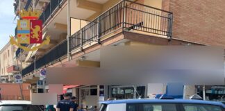 Gli agenti del Commissariato di Ladispoli congiuntamente al personale della Polizia Locale hanno concluso un’intensa e mirata attività di controllo, nel corso della quale sono stati sottoposti a verifica alcuni negozi di vicinato presenti nelle zone centrali e periferiche della città
