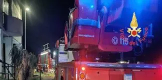 Dramma a Catanzaro, dove l’incendio in un appartamento al quarto piano di un palazzo nella zona sud della città ha causato la morte di 3 persone e il ferimento di altre quattro, nel contesto di un episodio avvenuto nelle ore scorse