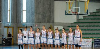 Al suono della sirena è festa Alma Basket a Cerreto d’Esi (An), comune di gioco della Halley Thunder Matelica: le pattesi vincono 71-75 concretizzando una rimonta splendida al termine di una partita non adatta ai deboli di cuori, ma che ha per questo, certamente, fatto breccia nei cuori dei tifosi siciliani