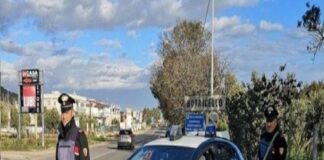 Nella mattinata dell’11 novembre u.s., i Carabinieri della Stazione di Botricello, nell’ambito dell’attività di prevenzione, di controllo del territorio e di monitoraggio dei locali pubblici mediante sistematici servizi finalizzati al contrasto dei fenomeni di criminalità, hanno dato esecuzione al provvedimento di sospensione della licenza nei confronti di un noto locale di quel centro cittadino, per la durata di 15 giorni, emesso dalla Questura di Catanzaro su proposta del Comando Arma di sede