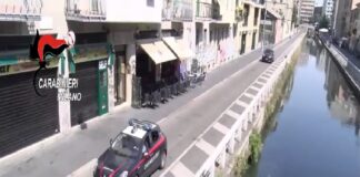 Tre giovani albanesi sono stati arrestati dai carabinieri della Compagnia di Corsico, in un’inchiesta del pm milanese Rosaria Stagnaro del dipartimento guidato dall’aggiunto Letizia Mannella, per una serie di violenze sessuali di gruppo, con abusi orribili in una stanza di un motel, tra cui morsi, botte e mani al collo “fino a toglierle il respiro”, nei confronti di una 23enne conosciuta durante una festa all’interno di un locale a Milano e che si era allontanata con uno di loro accordandosi per una “prestazione sessuale a pagamento”