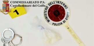 Nei giorni scorsi i poliziotti della Sezione Investigativa del Commissariato di P.S. di Castellammare del Golfo hanno tratto in arresto un pregiudicato castellammarese, con precedenti specifici in materia di stupefacenti, poiché trovato in possesso di partite di droga destinata allo spaccio