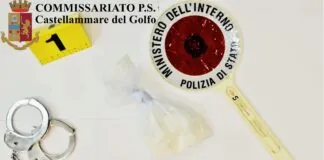 Nei giorni scorsi i poliziotti della Sezione Investigativa del Commissariato di P.S. di Castellammare del Golfo hanno tratto in arresto un pregiudicato castellammarese, con precedenti specifici in materia di stupefacenti, poiché trovato in possesso di partite di droga destinata allo spaccio