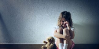 “Oggi un altro grande successo per le Donne e per la Giustizia…, la Corte Europea dei Diritti Umani ha accolto il ricorso della avvocata Rossella Benedetti dell’ufficio legale di Differenza Donna per una donna seguita dal centro antiviolenza Casa Rifugio Villa Pamphili di Roma Capitale: con il caso I.M. e altri contro l’Italia (ricorso n. 25426/20), ha condannato l’Italia per aver violato l’articolo 8 della Convenzione (diritto al rispetto della vita privata e familiare) e non protetto i figli minorenni di I.M. costringendoli per tre anni ad incontrare il padre accusato di maltrattamenti e nonostante lo stesso continuasse ad esercitare violenza e minacce durante gli incontri protetti disposti dal Tribunale”