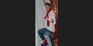 Euristeo Ceraolo con i tacchi alti in posa su Instagram con l’hashtag #tacchistopviolenza: il pendolare dell’intercity Crotone Milano, che da precario voleva sposare la Carfagna, indossa un tacco 12