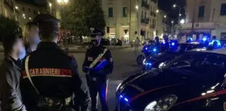 Nel corso del fine settimana di “Halloween”, i Carabinieri della Compagnia Messina Centro, supportati dagli equipaggi del locale Nucleo Radiomobile del Comando Provinciale, hanno intensificato la vigilanza nel territorio della giurisdizione, in particolare nel centro cittadino e nella zona settentrionale di Castanea delle Furie e Ganzirri, predisponendo controlli mirati volti a contrastare lo smercio di sostanze stupefacenti e reati in generale, soprattutto nelle aree di maggiore interesse dal punto di vista della sicurezza pubblica