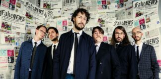 Si tratta di Fake News…, anticipato dai singoli Giovani Wannabe (Triplo Platino) e Ricordi (certificato Platino e per la sesta settimana consecutiva primo in classifica EarOne)