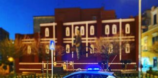 Stanotte gli #agenti del #Commissariato di #San #Giorgio a #Cremano, durante il servizio di controllo del territorio, hanno intimato in via Manzoni l’alt ad un’auto con a bordo tre uomini i quali, alla loro vista, hanno tentato di eludere il controllo accelerando la marcia