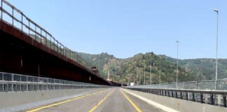 In merito alle notizie diffuse nelle scorse ore, relative al cantiere per la realizzazione del Viadotto Ritiro, Autostrade Siciliane conferma che le attività per il suo completamento non sono mai state interrotte, che i lavori (giunti ormai al 92%) stanno proseguendo regolarmente e che ogni scelta adottata dalla Toto Costruzioni per la gestione delle proprie risorse umane non è chiaramente imputabile a questa amministrazione