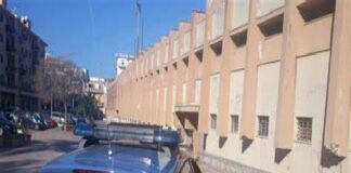 Pugno duro dei membri della Questura: al termine di una capillare attività info-investigativa condotta dagli agenti della Digos di Siracusa, nella giornata del 15 novembre scorso, sono stati arrestati cinque soggetti siracusani ed un netino per violenza privata in occasione dei disordini verificatisi a conclusione dell’incontro di calcio, tra l’ASD Città di Siracusa e la Nuova Igea Virtus, svoltosi il 13 novembre presso lo stadio Nicola De Simone di Siracusa