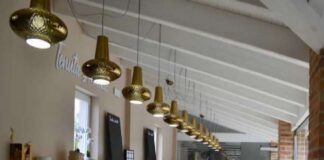 A solo otto mesi dall’apertura, Tenuta Anasita conquista il Gambero Rosso: la prestigiosa Guida Bar d’Italia 2023 premia il caseificio con caffetteria dell’imprenditore Emanuele Isgrò con tre tazzine e due chicchi, uno dei punteggi più alti di tutta la Sicilia