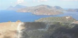 Le professoresse Barbara Orecchio, Debora Presti e Cristina Totaro, docenti di Geofisica presso l’Università di Messina, hanno coordinato il team di ricerca che ha recentemente fornito nuove informazioni sul sistema di degassamento attivo del complesso vulcanico Lipari-Vulcano