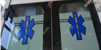 Una 12enne è morta dopo essere stata investita insieme alla madre da un’auto mentre attraversavano la strada a Poggio a Caiano (Prato)