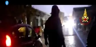 Maltempo e panico nella Sicilia orientale e soprattutto nel Messinese: crolli, frane, allagamenti e persone intrappolate nelle auto sommerse dall’acqua e perfino in un centro commerciale