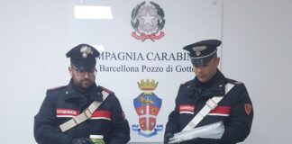 Nella mattinata di ieri, i Carabinieri della Sezione Radiomobile della Compagnia di Barcellona Pozzo di Gotto, con il supporto specialistico delle unità cinofile del Nucleo Carabinieri di Nicolosi (CT), hanno arrestato, in flagranza di reato, due soggetti per detenzione di sostanza stupefacente ai fini di spaccio in concorso