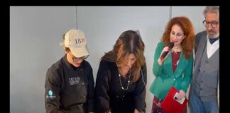 A guardarli, a sentirne il profumo, per non parlare del loro sapore tipicamente succulento, sappiamo già che si tratta di loro: ma se ottenessero la De.Co. o Denominazione Comunale di Origine potrebbero non avere più rivali… ecco che due piatti caratteristici messinesi – le Braciole di carne leggendarie e “Sua Maestà l’Arancino” – sono stati scelti dai vertici dell’Ente municipale per avviare l’iter della De.Co. e fungere da apripista per tanto altro che cammini nel settore della ristorazione ma anche dell’agroalimentare