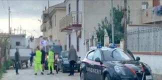 Sangue sulle feste di Natale…, in Sicilia… con l’ennesimo femminicidio: un uomo ha ucciso la moglie a coltellate a Marinella di Selinunte, frazione marinara di Castelvetrano, nel Trapanese