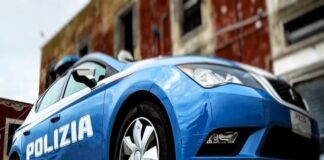 Napoli: stanotte gli #agenti del #Commissariato #Bagnoli, durante il servizio di controllo del territorio, su disposizione della #Centrale #Operativa, sono intervenuti in via Terracina per la segnalazione di due persone che, dopo essere scese da un furgone, stavano armeggiando intorno ai locali adibiti all’impianto di riscaldamento di un istituto scolastico con l’intento di asportare il carburante